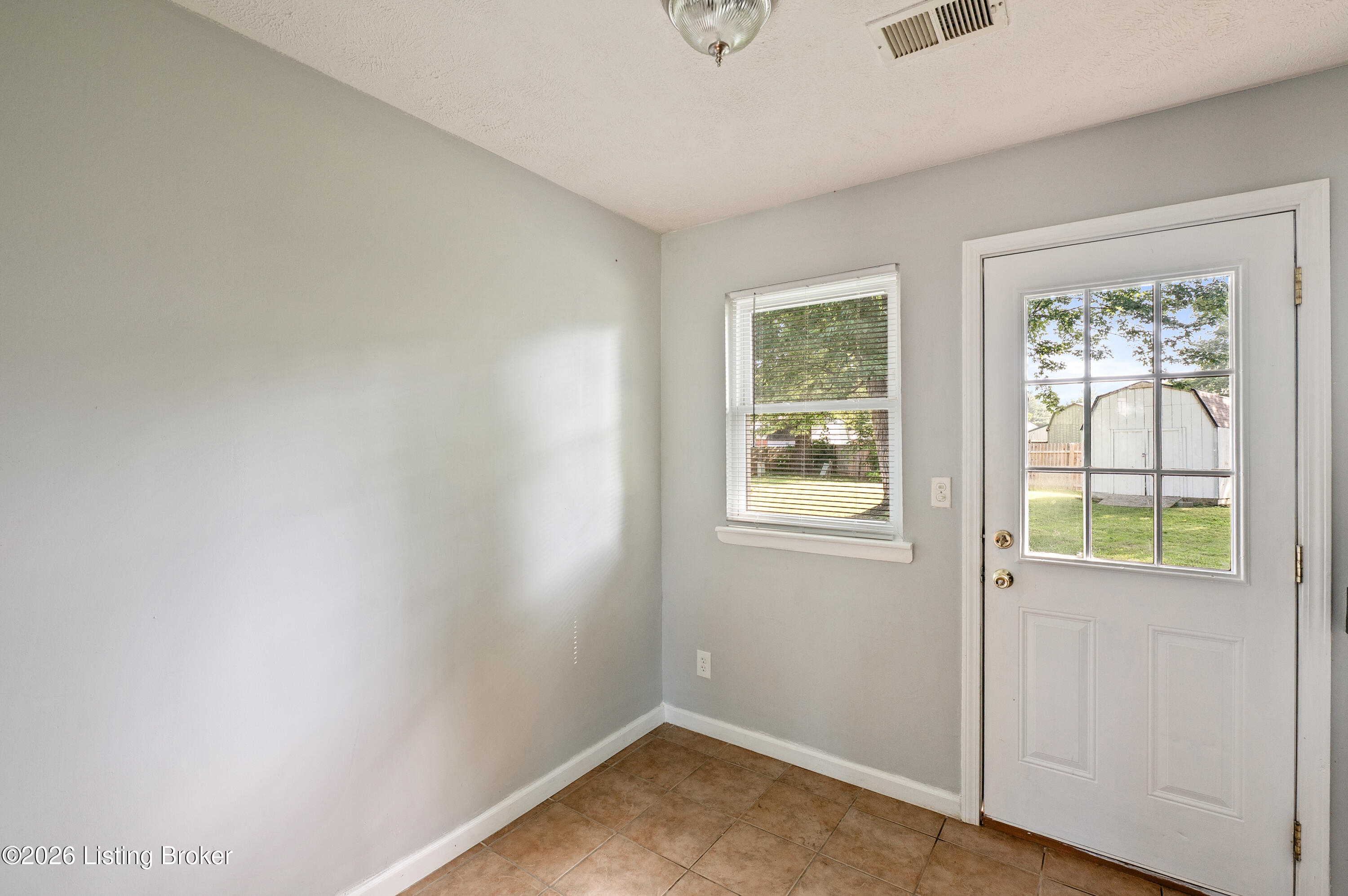 146 Red Bird Road Louisville, KY 40229 - Photo 10 of 38 146RedBirdRd-10