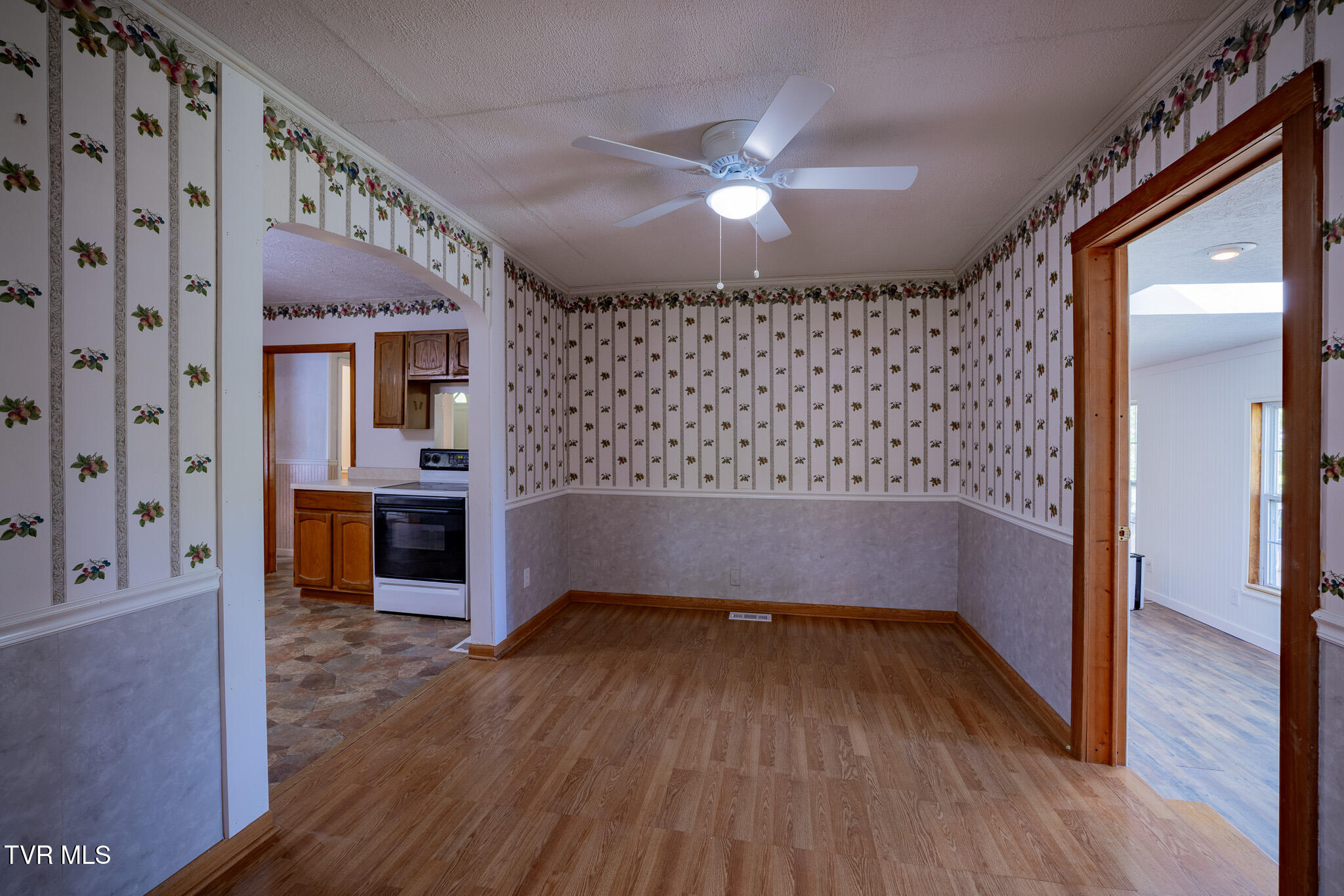 2044 Siam Road Elizabethton, TN 37643 - Photo 11 of 31 1R9A5040-HDR