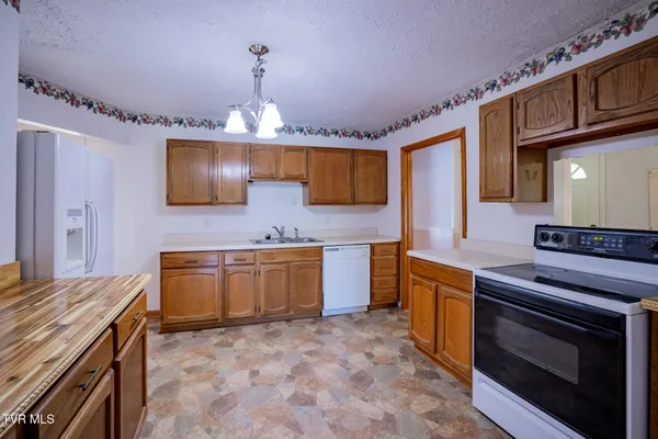 $260,000 | 2044 Siam Road, Elizabethton, TN 37643
