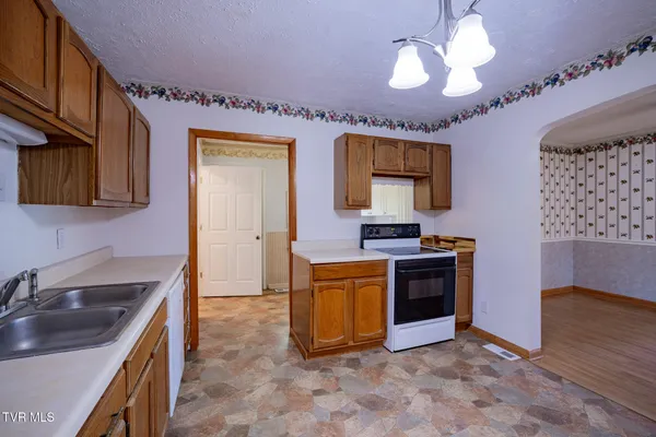 $260,000 | 2044 Siam Road, Elizabethton, TN 37643