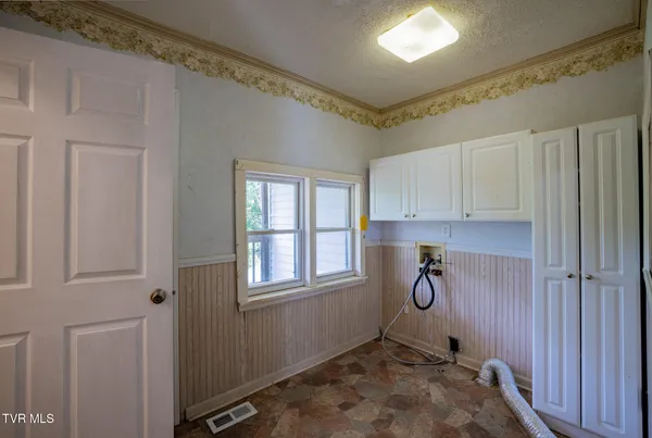 $260,000 | 2044 Siam Road, Elizabethton, TN 37643