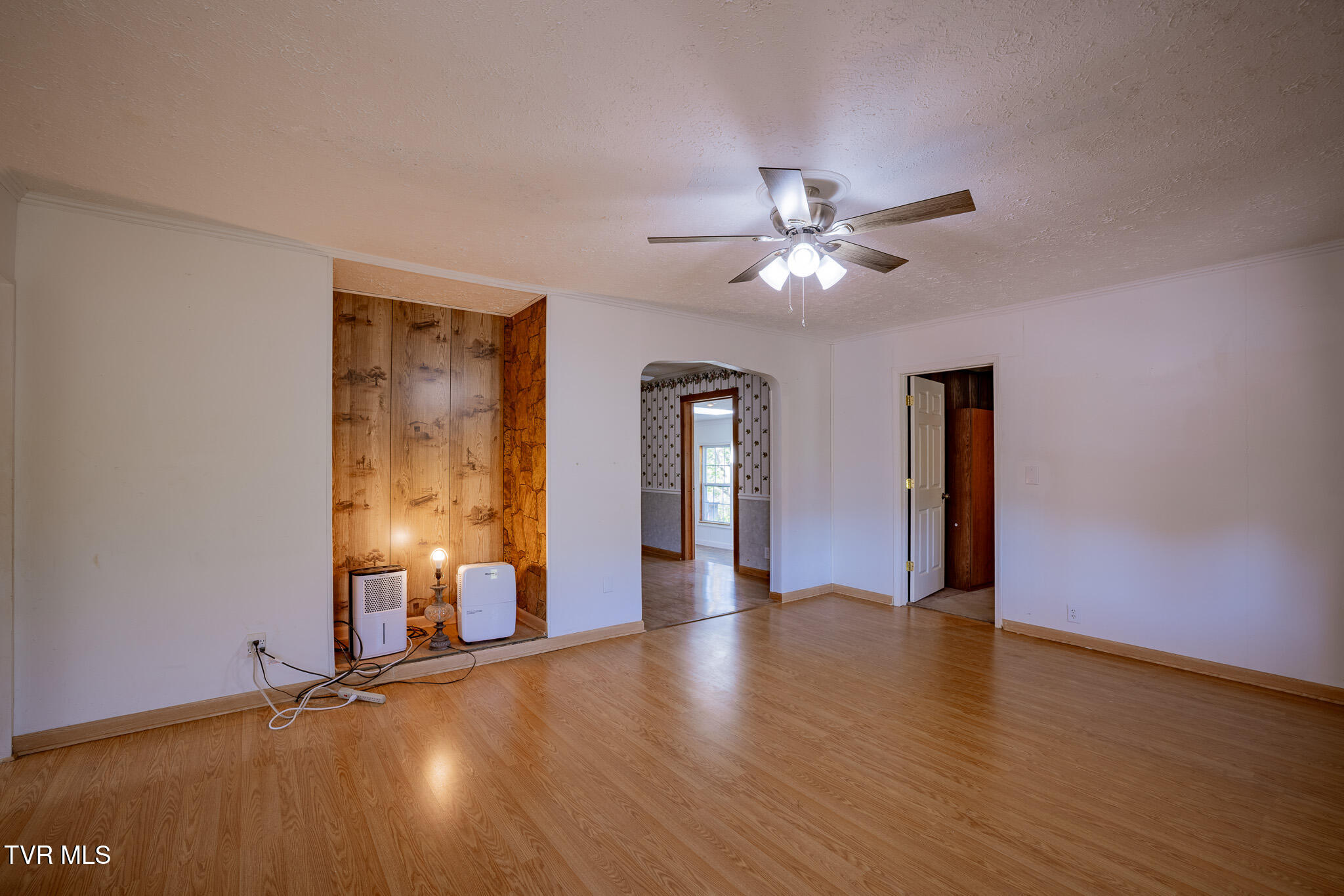 2044 Siam Road Elizabethton, TN 37643 - Photo 2 of 31 1R9A5013-HDR