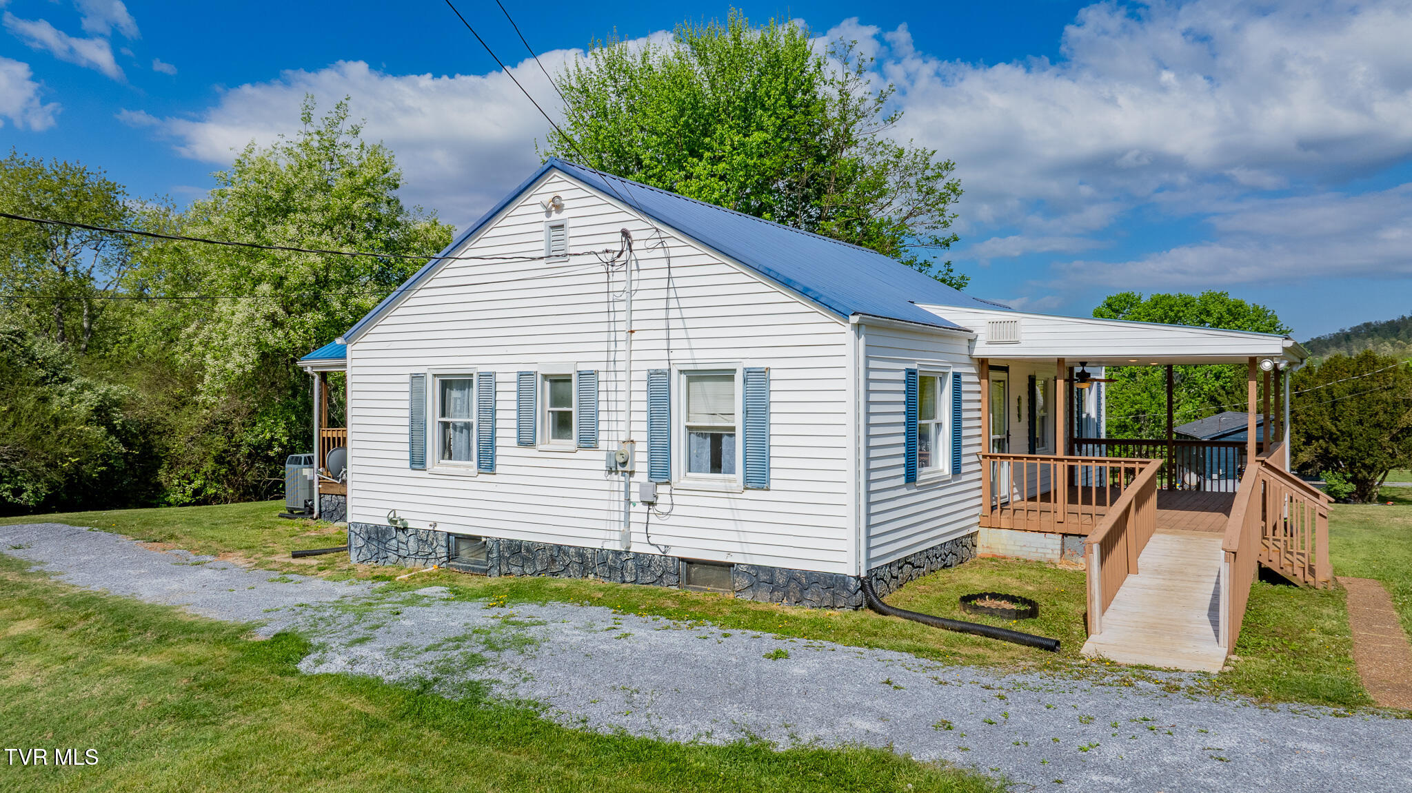 2044 Siam Road Elizabethton, TN 37643 - Photo 26 of 31 dji_fly_20260416_102628_0859_17763498230