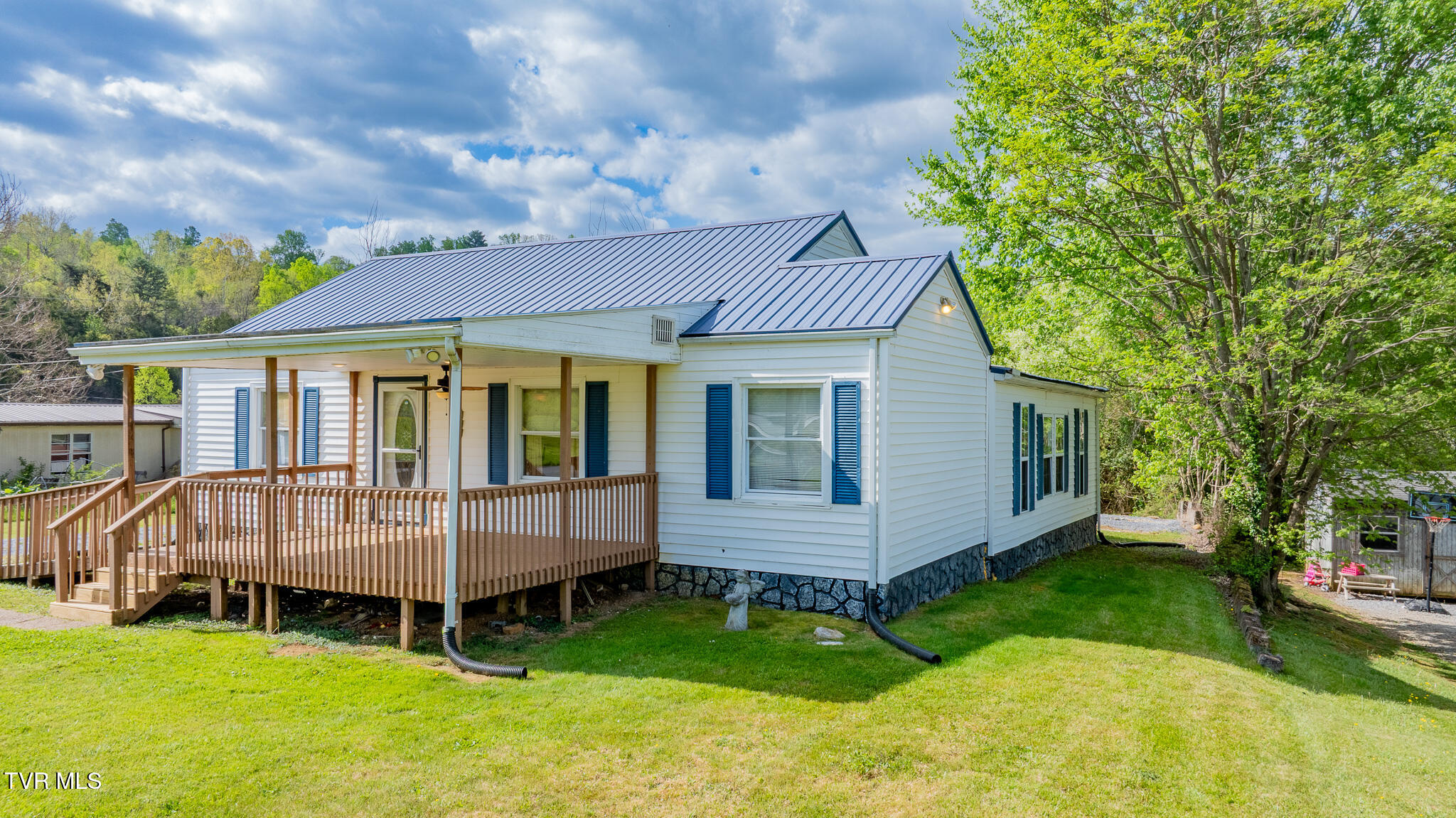 2044 Siam Road Elizabethton, TN 37643 - Photo 27 of 31 dji_fly_20260416_102648_0862_17763498220