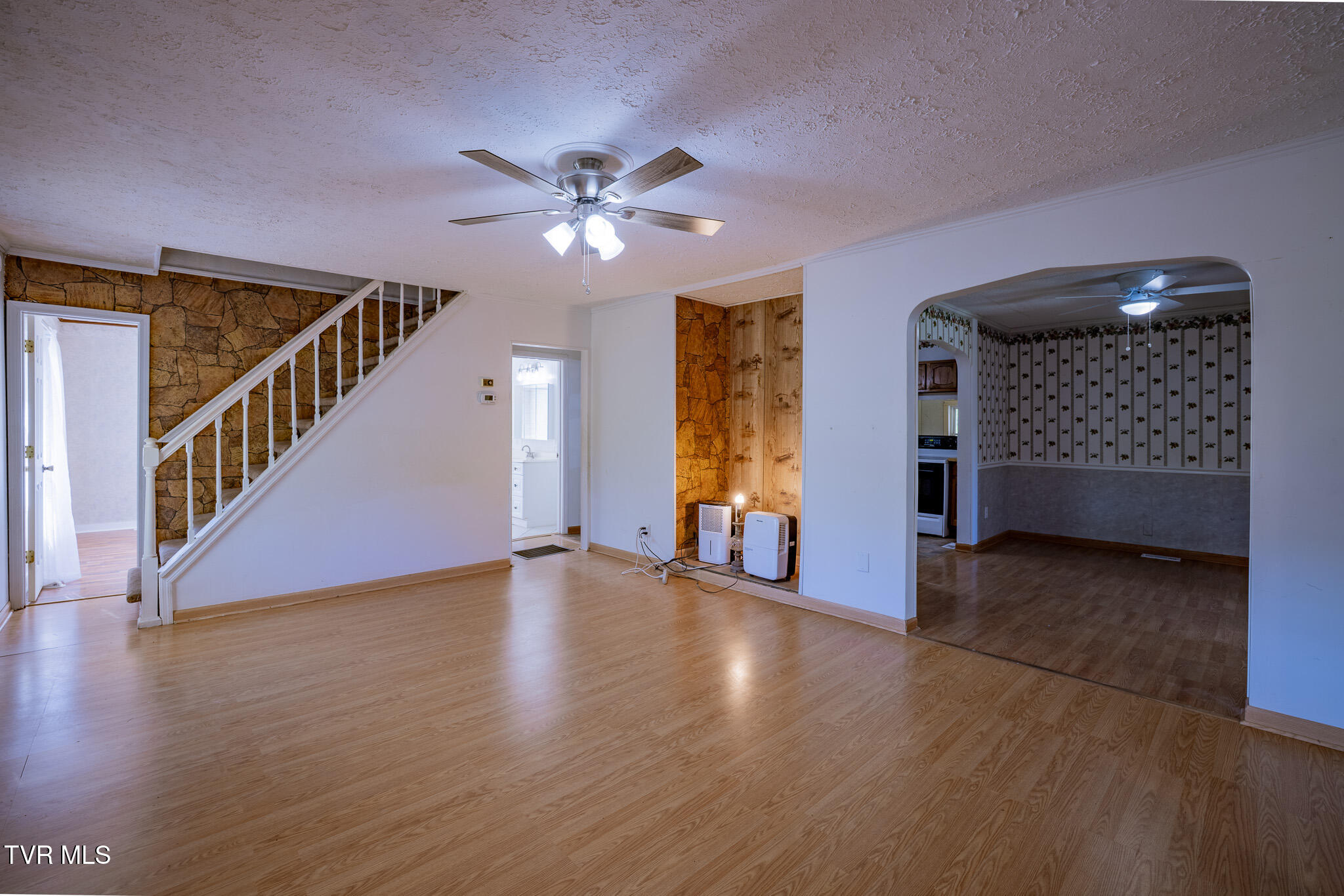 2044 Siam Road Elizabethton, TN 37643 - Photo 3 of 31 1R9A5016-HDR