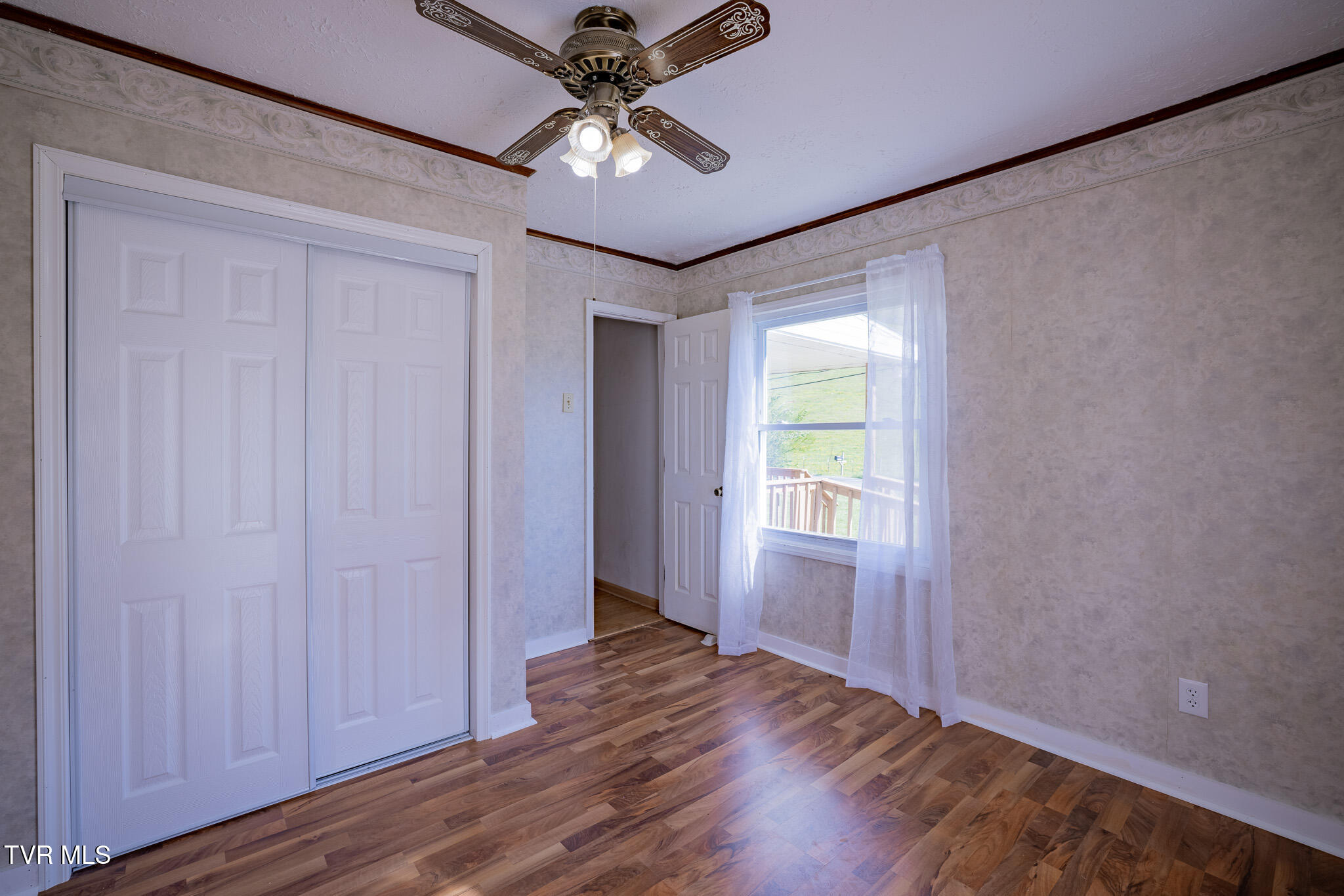 2044 Siam Road Elizabethton, TN 37643 - Photo 6 of 31 1R9A5025-HDR