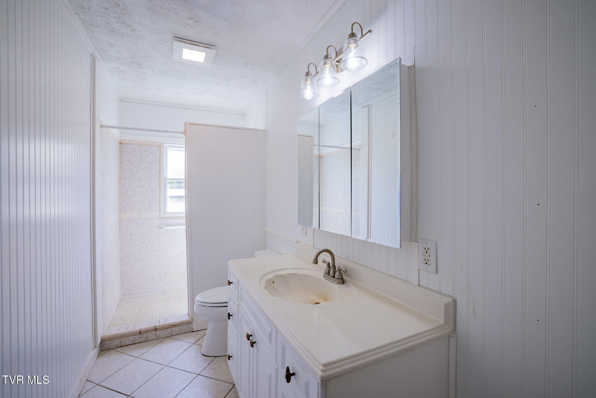 2044 Siam Road Elizabethton, TN 37643 - Photo 7 of 31 1R9A5028-HDR