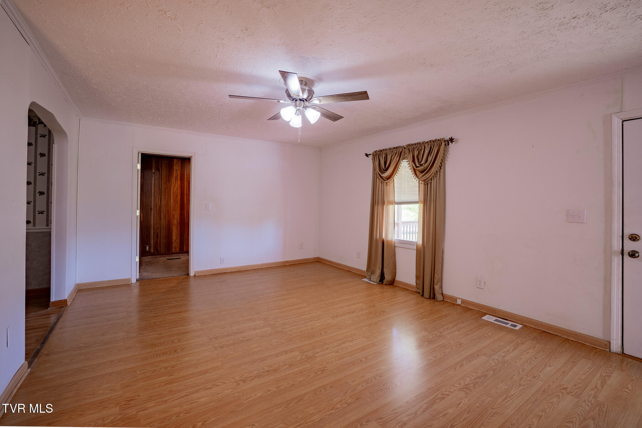 2044 Siam Road Elizabethton, TN 37643 - Photo 8 of 31 1R9A5031-HDR