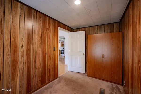 $260,000 | 2044 Siam Road, Elizabethton, TN 37643