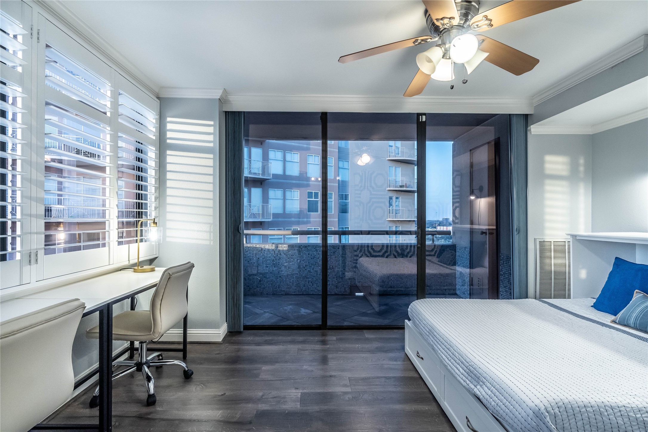 3525 Sage Road, Unit 1511 Houston, TX 77056 - Photo 13 of 25 a bedroom with a bed and a table with chair