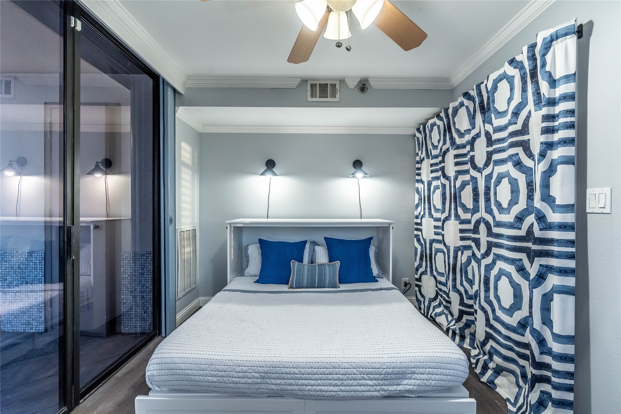 3525 Sage Road, Unit 1511 Houston, TX 77056 - Photo 14 of 25 a spacious bathroom with a mirror and a shower