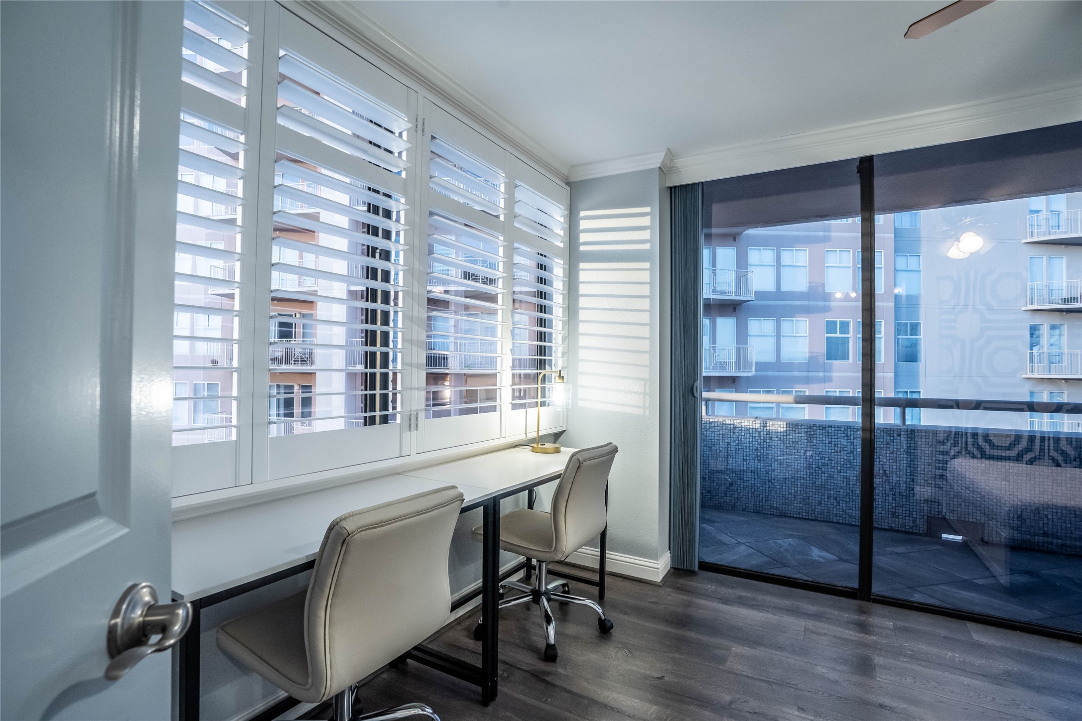 3525 Sage Road, Unit 1511 Houston, TX 77056 - Photo 15 of 25 a view of a workspace with furniture and a window