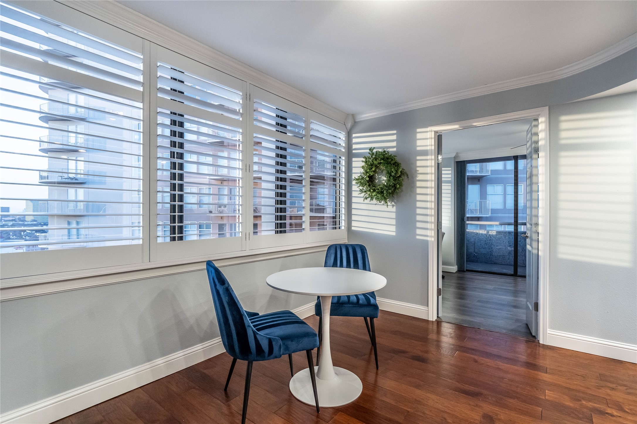 3525 Sage Road, Unit 1511 Houston, TX 77056 - Photo 8 of 25 a view of a dining room with furniture and wooden floor
