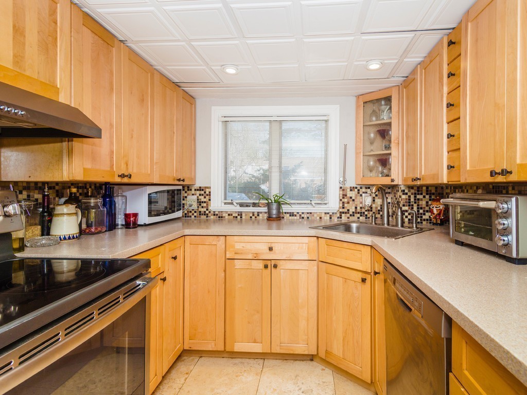 93 Spring Street Wakefield, MA 01880 - Photo 4 of 23 Gallery Image 4