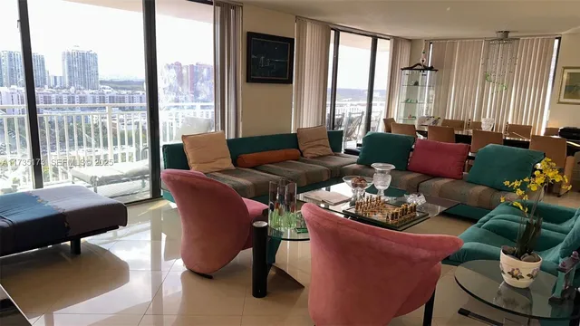 $825,000 | 210 174th Street, Unit 1909, Sunny Isles Beach, FL 33160