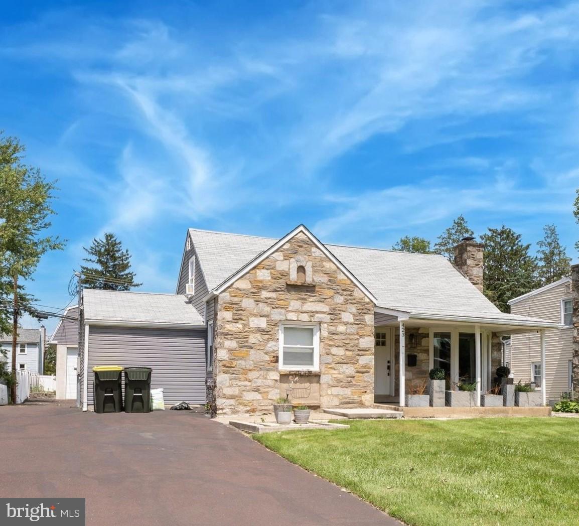 423 Newton Road Hatboro, PA 19040 - Photo 2 of 40 Gallery Image 2