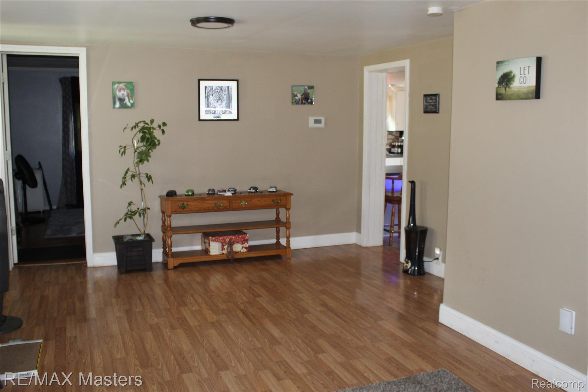 28214 Waltz Road New Boston, MI 48164 - Photo 4 of 17 IMG_0105.JPG