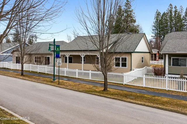 $620,000 | 424 Becker Lane, Dover, ID 83825