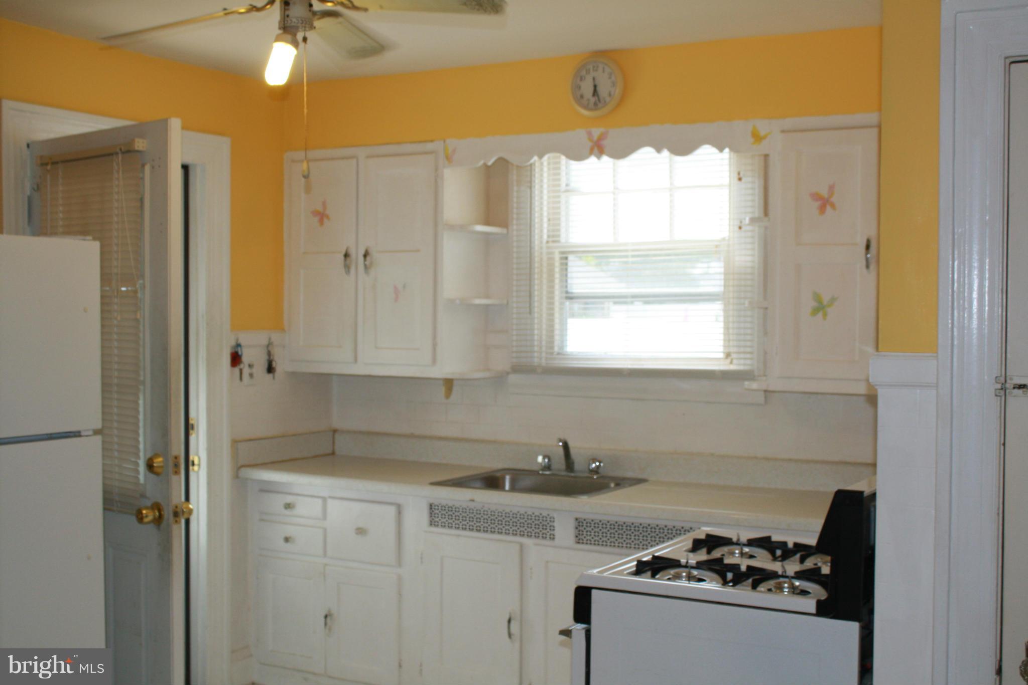 7501 Old Harford Road Baltimore, MD 21234 - Photo 22 of 26 Kitchen