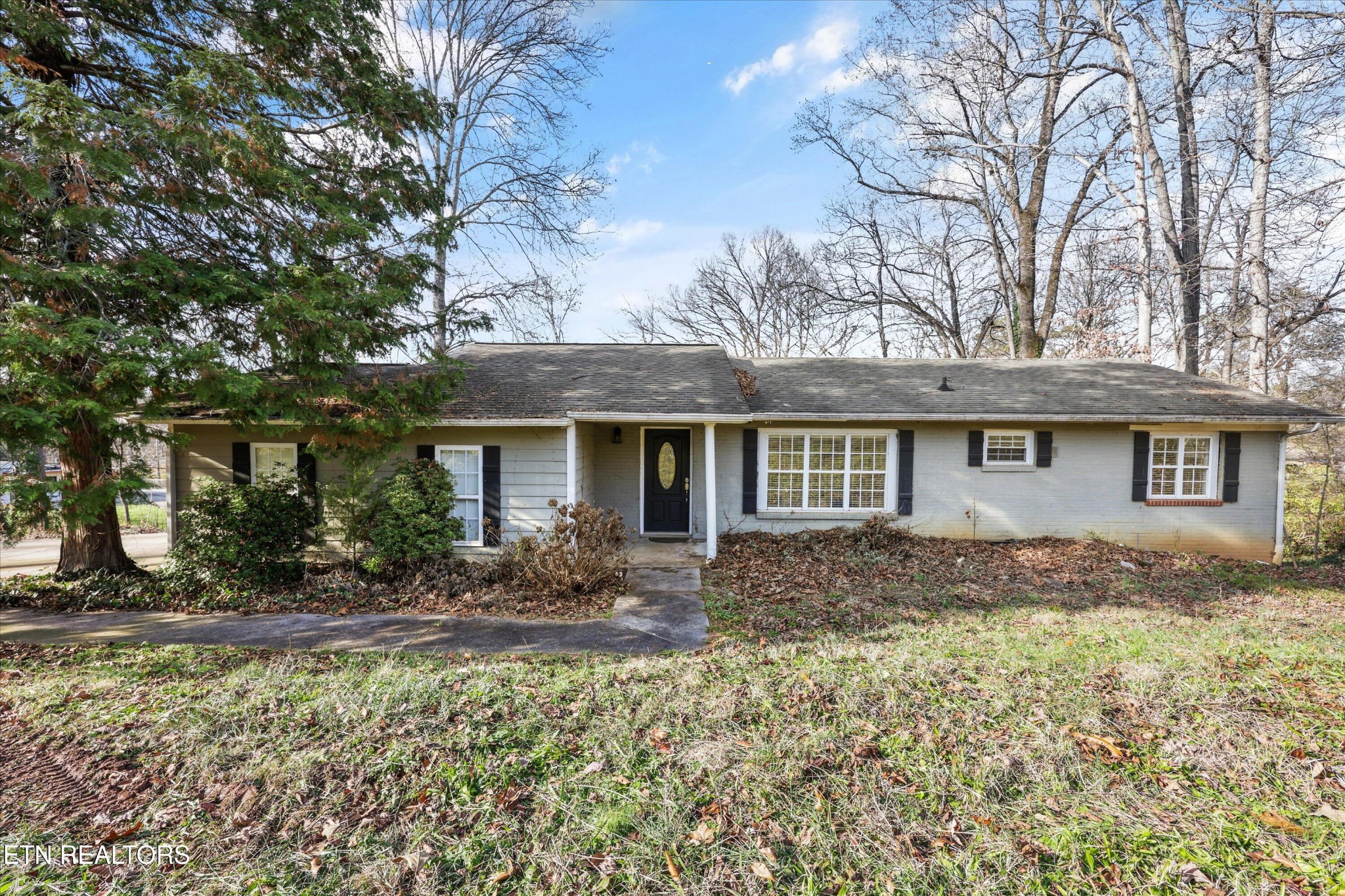 1221 Huntington Road Southwest Knoxville, TN 37919 - Photo 1 of 23 a front view of a house with garden