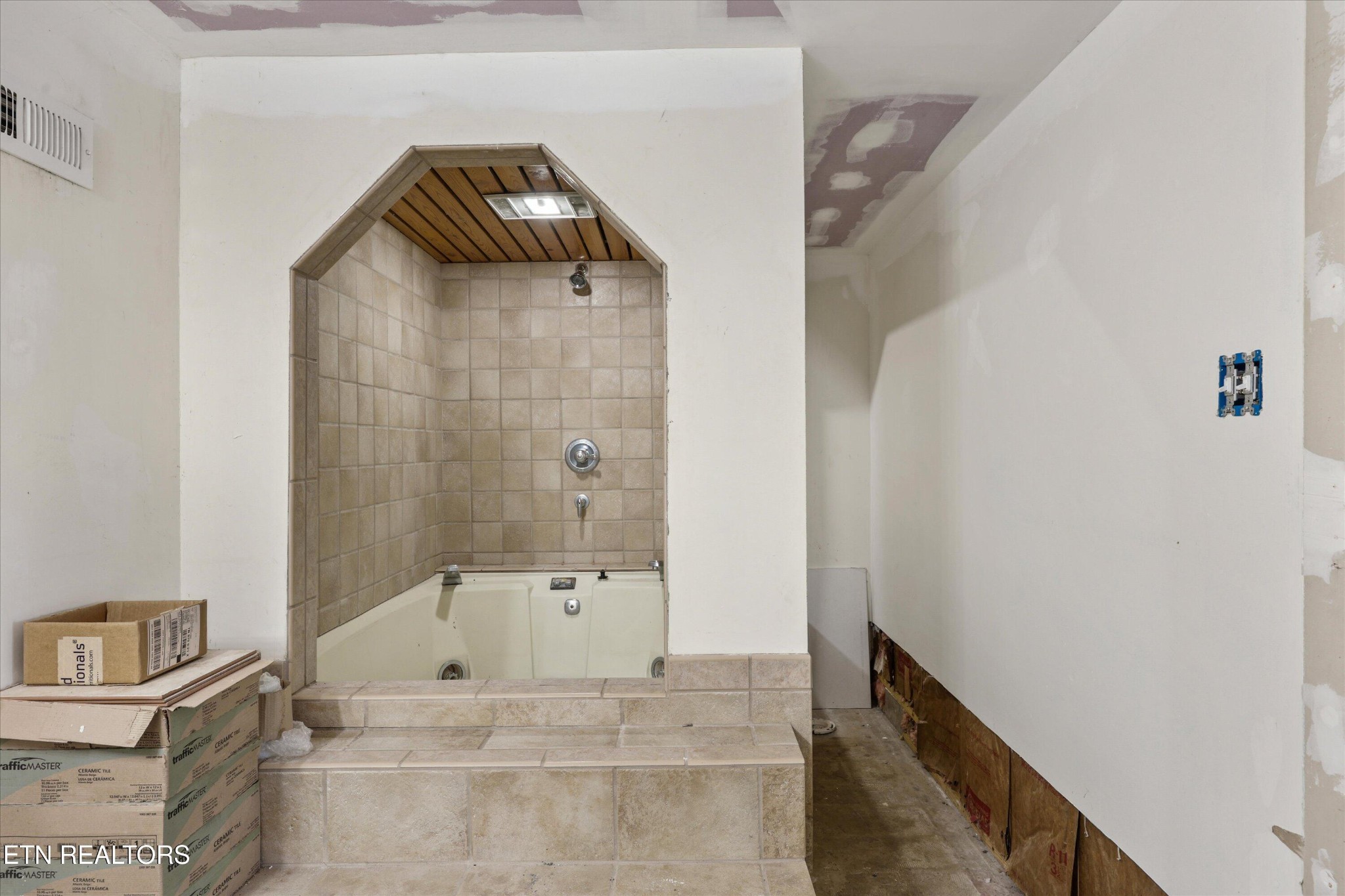 1221 Huntington Road Southwest Knoxville, TN 37919 - Photo 17 of 23 a bathroom with a sink and a mirror