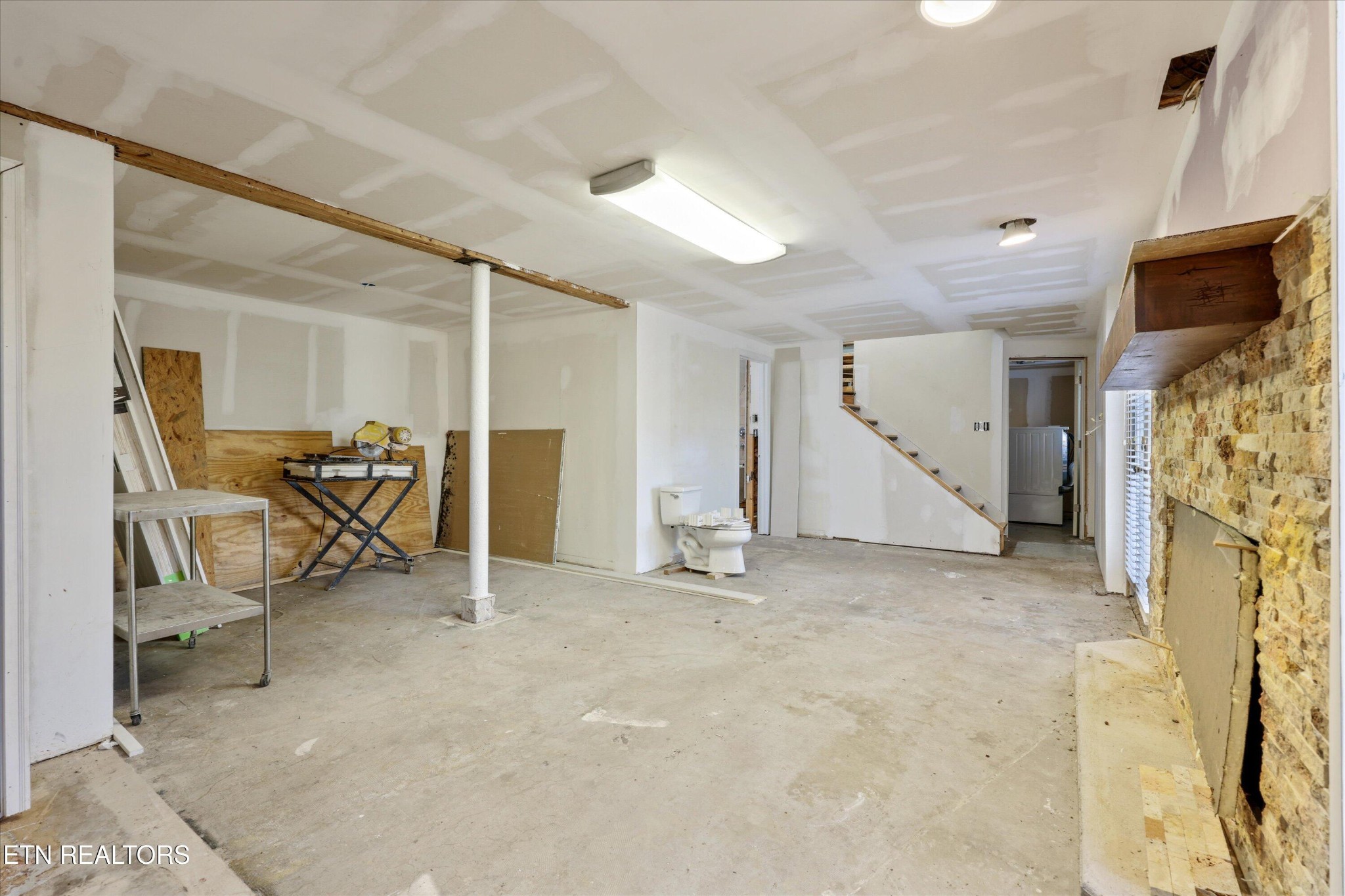 1221 Huntington Road Southwest Knoxville, TN 37919 - Photo 19 of 23 a view of a room with gym equipment