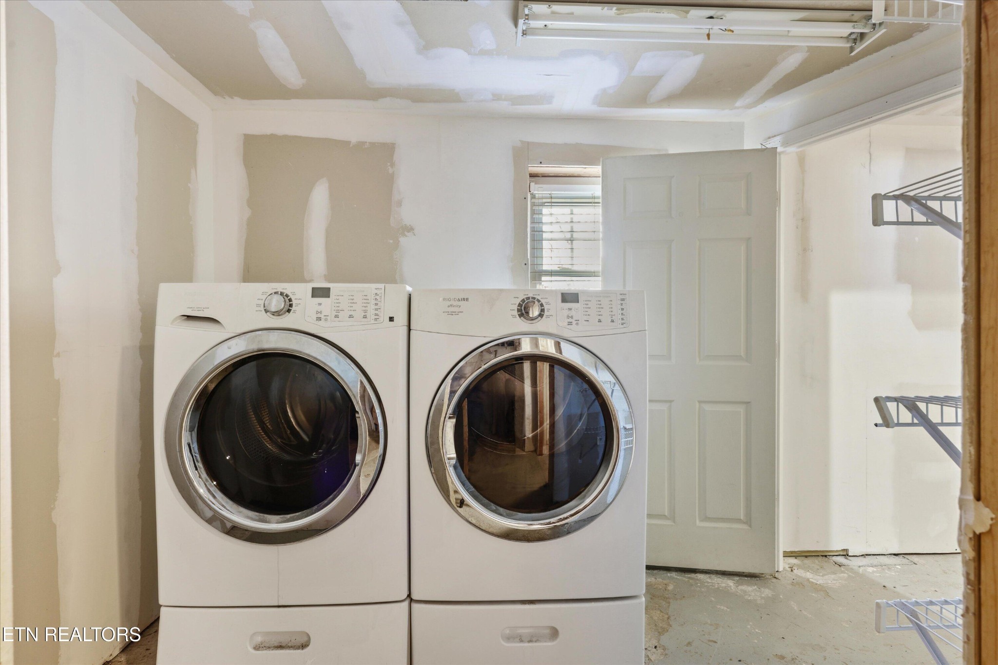1221 Huntington Road Southwest Knoxville, TN 37919 - Photo 20 of 23 a utility room with dryer and washer