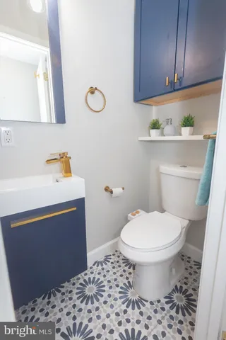 a bathroom with a sink and a toilet