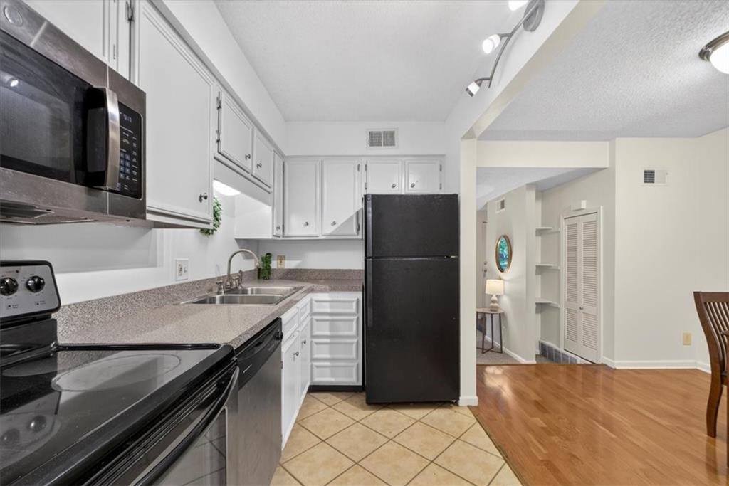 3608 Gillham Road, Unit 26 Kansas City, MO 64111 - Photo 33 of 45