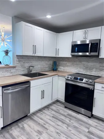 $2,390 | 1750 Northeast 191st Street, Unit 725, Miami, FL 33179