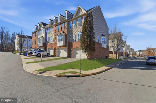 $599,900 | 12690 Lakeside Court, Woodbridge, VA 22192