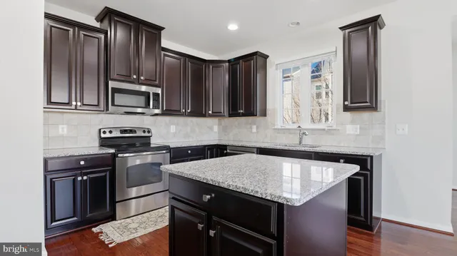 $599,900 | 12690 Lakeside Court, Woodbridge, VA 22192