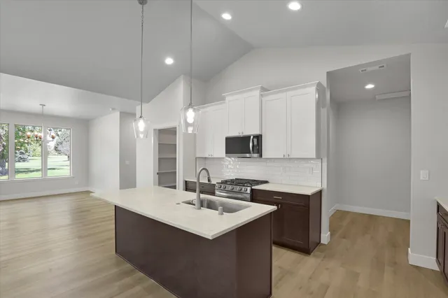 $565,850 | 15 North Country Club Drive, Unit 15, Deer Park, WA 99006