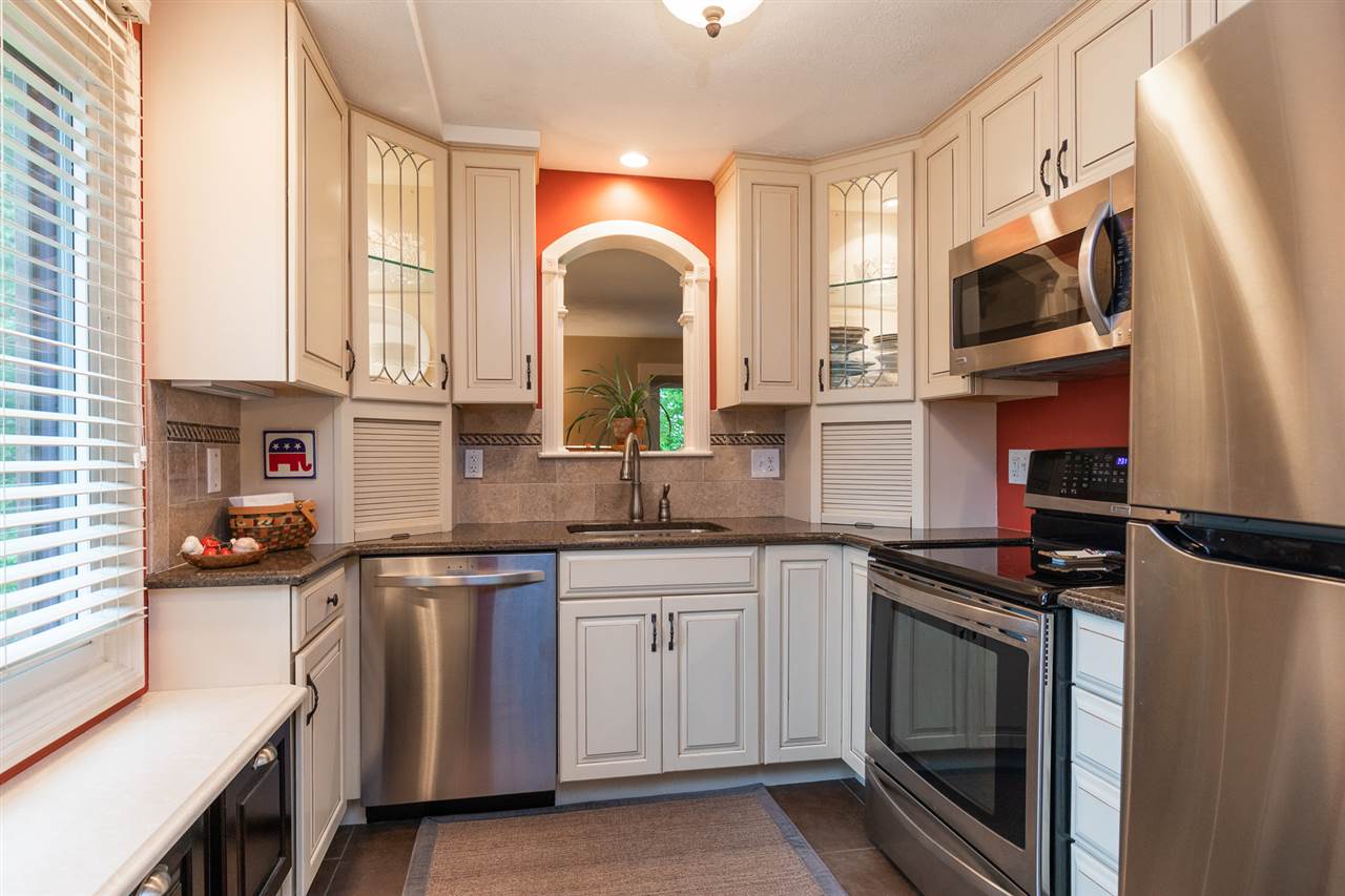 65 Thornhill Road Stratham, NH 03885 - Photo 7 of 35