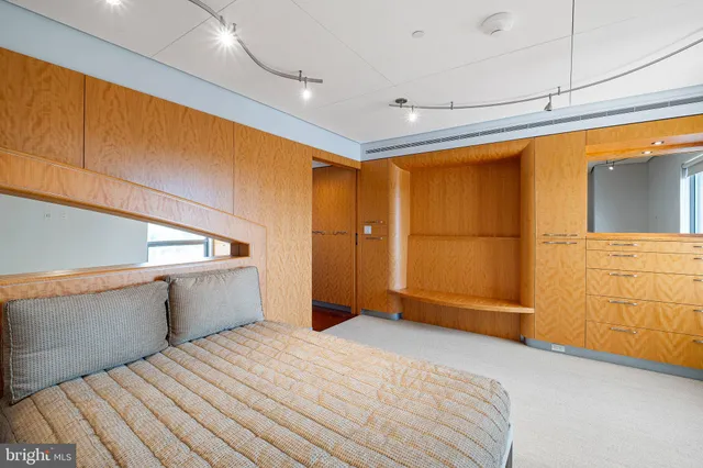 a view of a livingroom with furniture