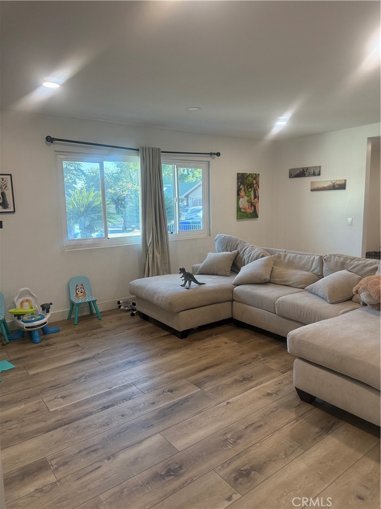 822 East Virginia Street Rialto, CA 92376 - Photo 3 of 43