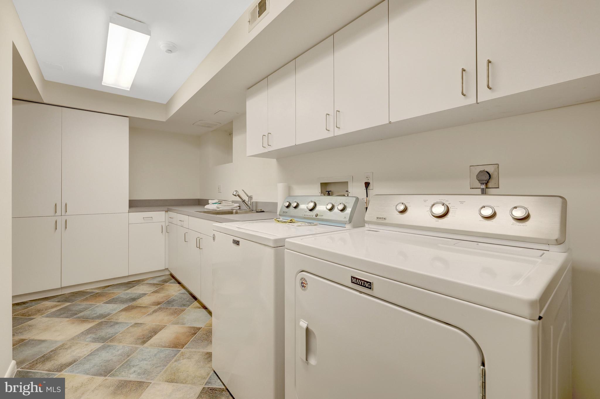 911 Rail Court McLean, VA 22102 - Photo 47 of 63 Lots of Cabinetry