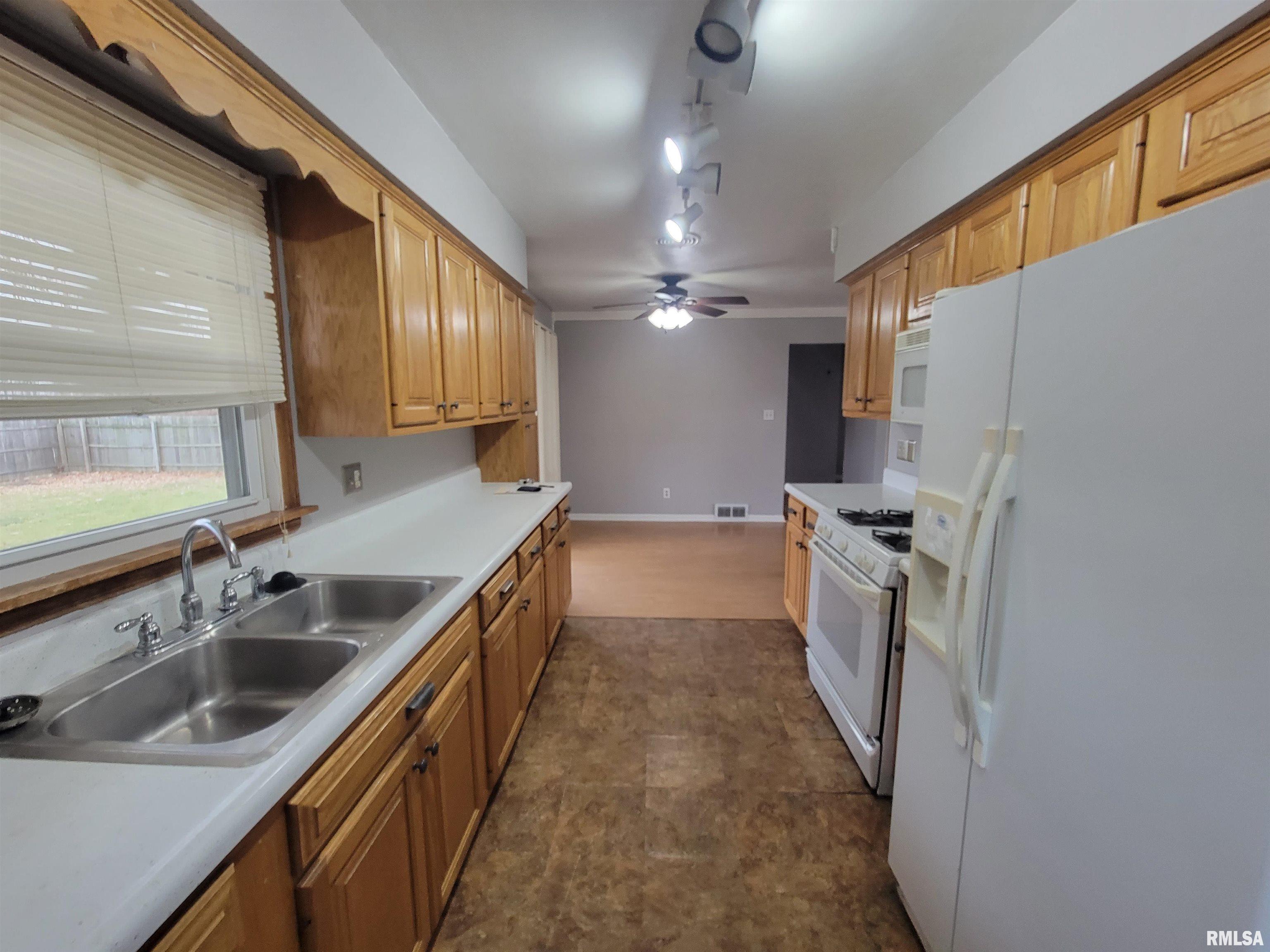 3021 Springfield Road East Peoria, IL 61611 - Photo 9 of 22 Gallery Image 9