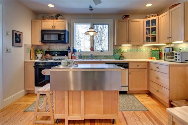 8 Darby Road Milton, MA 02186 - Photo 12 of 22 Gallery Image 12