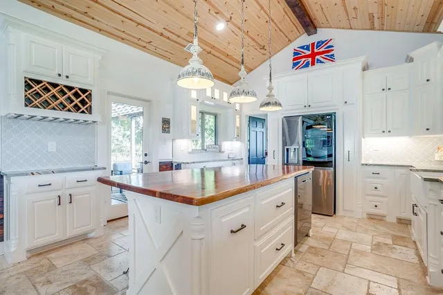 $1,400,000 | 1302 Farm To Market Road 1885, Weatherford, TX 76088