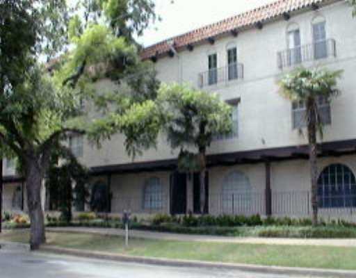 505 West 7th Street, Unit 117 Austin, TX 78701 - Photo 1 of 1 a front view of a house with a garden