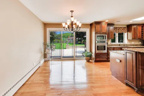 $700,000 | 16 South Wildwood Drive, Prospect Heights, IL 60070