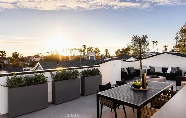 $8,495,000 | 412 Heliotrope Avenue, Corona del Mar, CA 92625