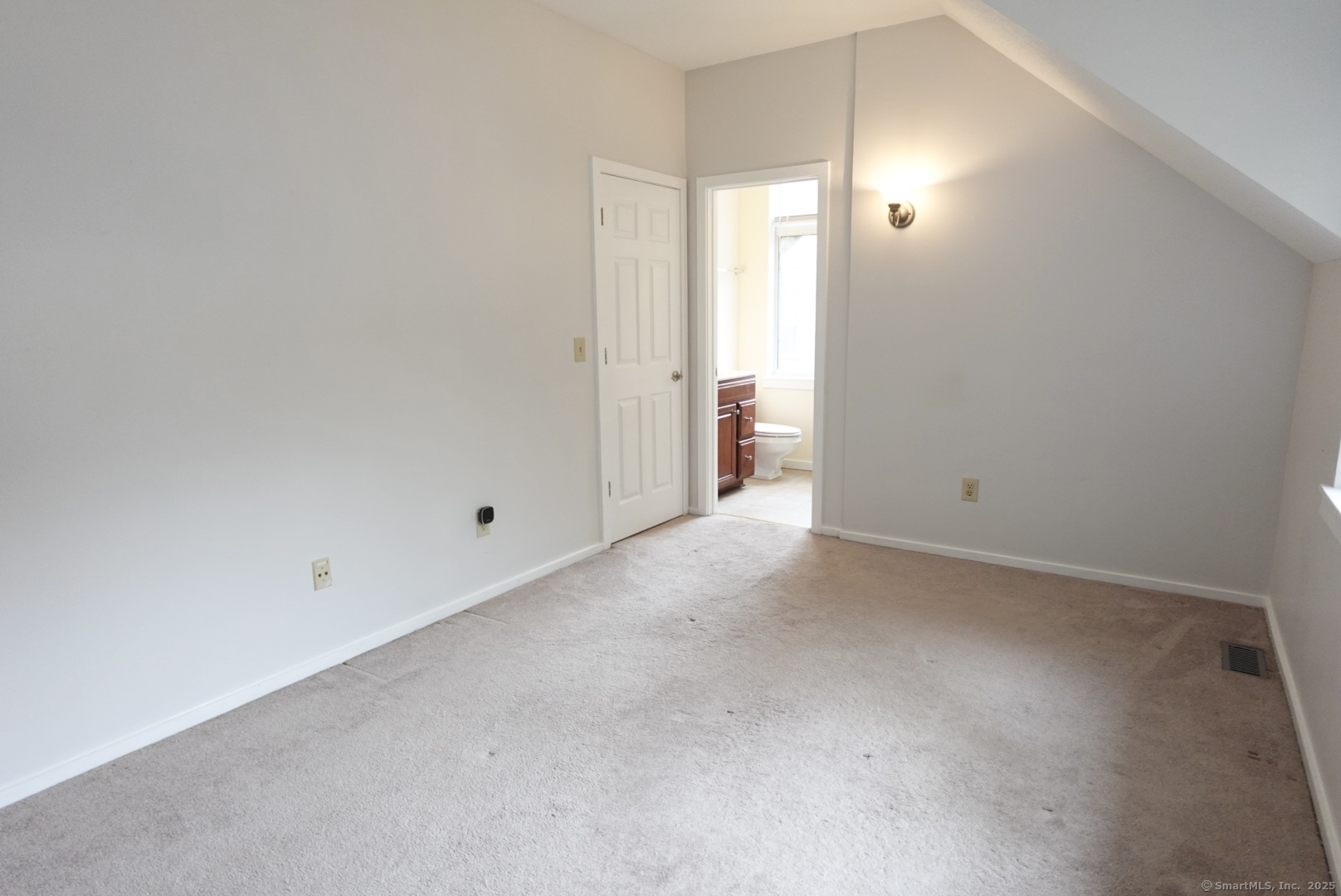 17 Pepperidge Court, Unit 17 Simsbury, CT 06070 - Photo 14 of 20 a view of a room