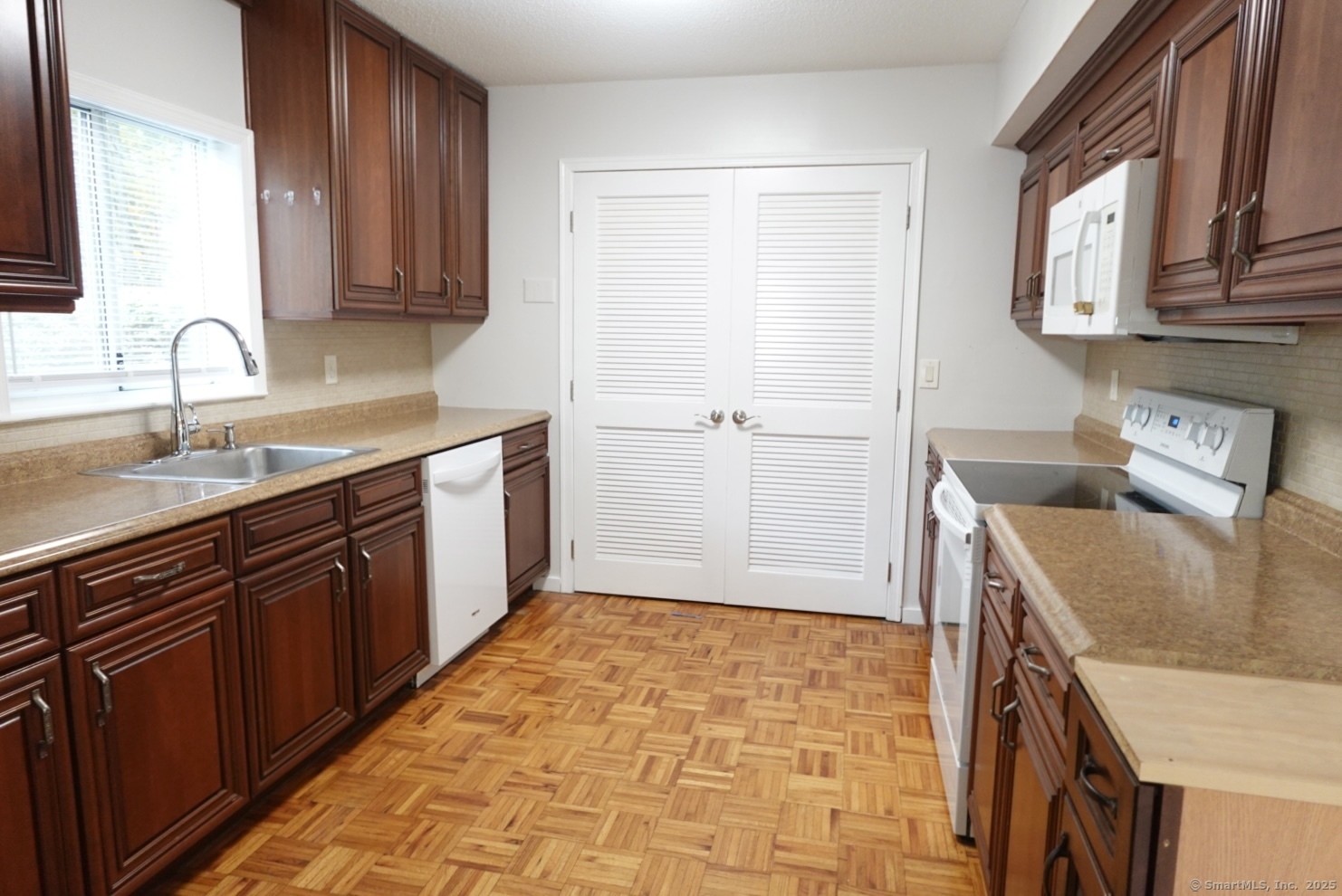 17 Pepperidge Court, Unit 17 Simsbury, CT 06070 - Photo 16 of 20 a kitchen with a sink stove and cabinets