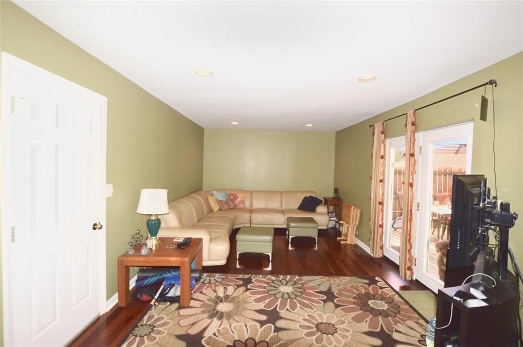 104 Bennett Road Carmel, IN 46032 - Photo 5 of 27 Gallery Image 5