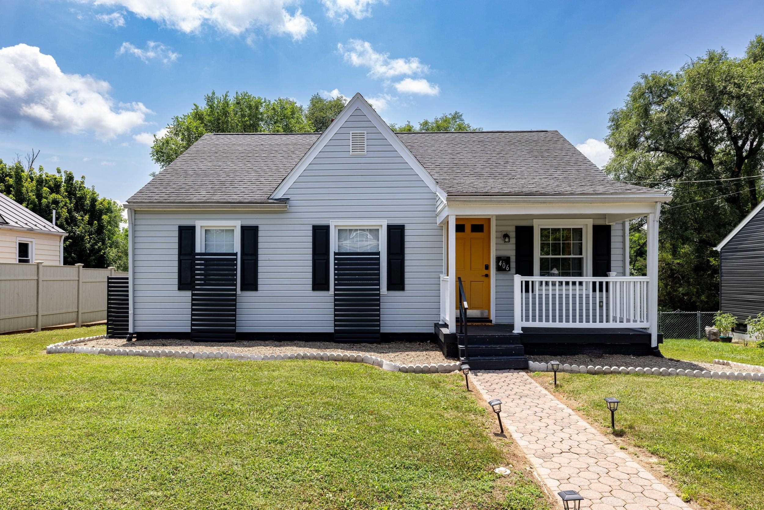 406 East Rockingham Street Elkton, VA 22827 - Photo 1 of 46