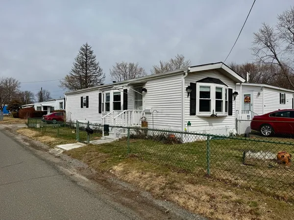 $119,900 | 31 Mobile Home Way, Springfield, MA 01119