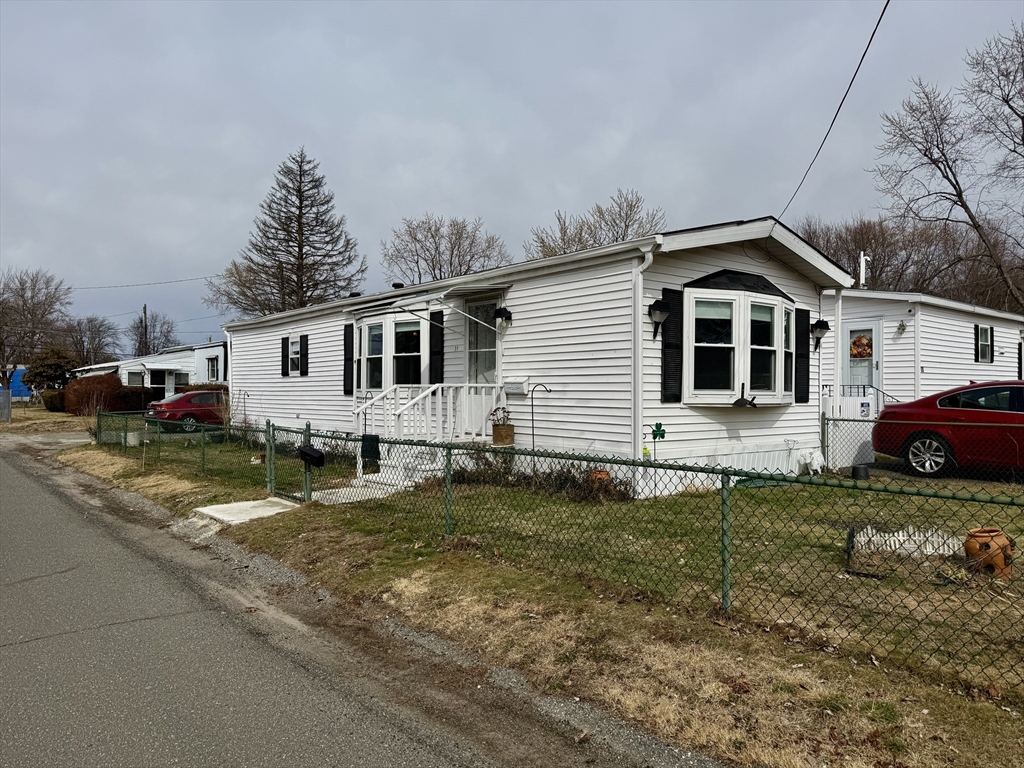 31 Mobile Home Way Springfield, MA 01119 - Photo 1 of 19
