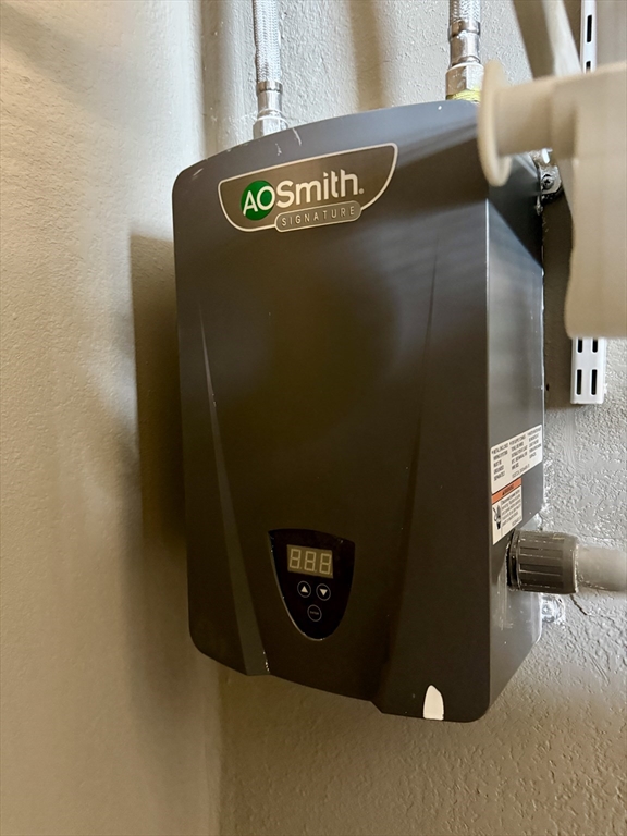 31 Mobile Home Way Springfield, MA 01119 - Photo 18 of 19